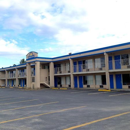 Days Inn By Wyndham Staunton Eksteriør billede